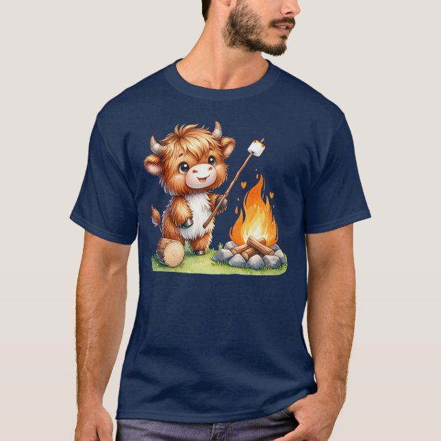 Camiseta Kawaii Camping Highland Cow asando malvaviscos (Anverso)