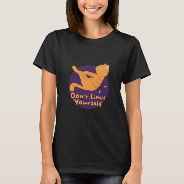 Camiseta Kawaii lindo naranja haciendo poses de yoga (Anverso)