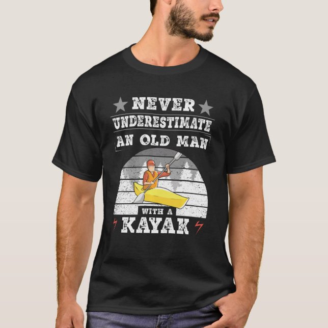 Camiseta Kayak Nunca Subestima A Un Viejo Con Un Kayak (Anverso)