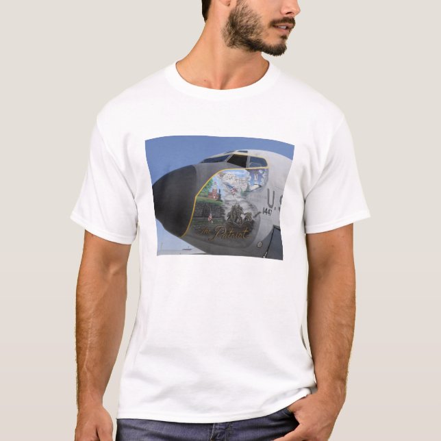 Camiseta KC-135 Estratotankerque muestra una nariz patrióti (Anverso)