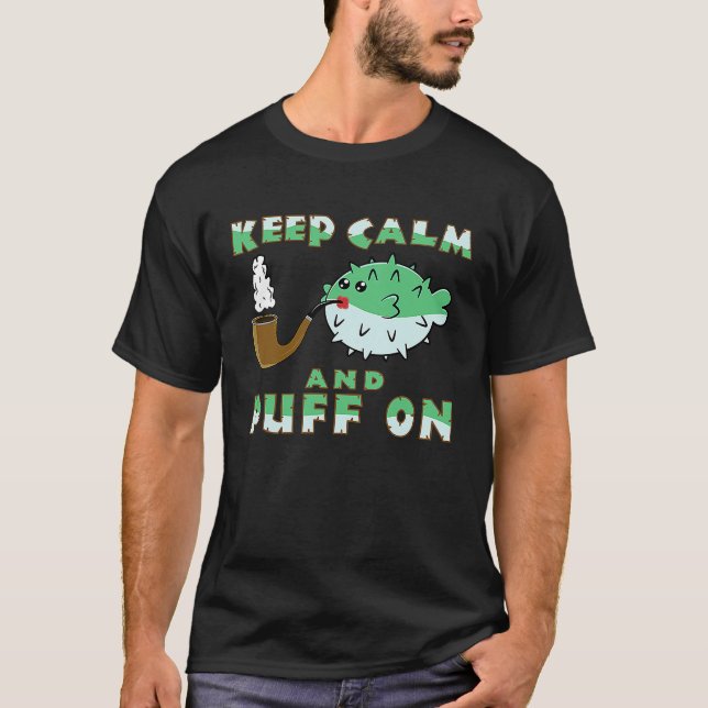 Camiseta Keep Calm And Puff On  Puffer Fish Pipe Smoking (Anverso)