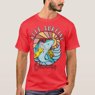 Camiseta Keep Surfing DummiesSurfing Shark Surfboard Surfer