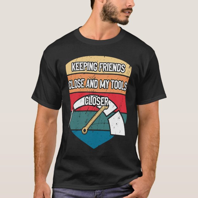 Camiseta Keep Tools Close Car Mechanic Auto Car Repair (Anverso)