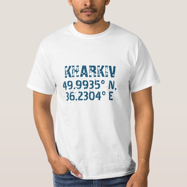 Camiseta Kharkiv Ukraine Latitude & Longitude Distressed    (Anverso)