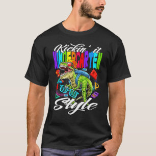 Camiseta Kickin' It Kindergarten Style De vuelta a los Dino