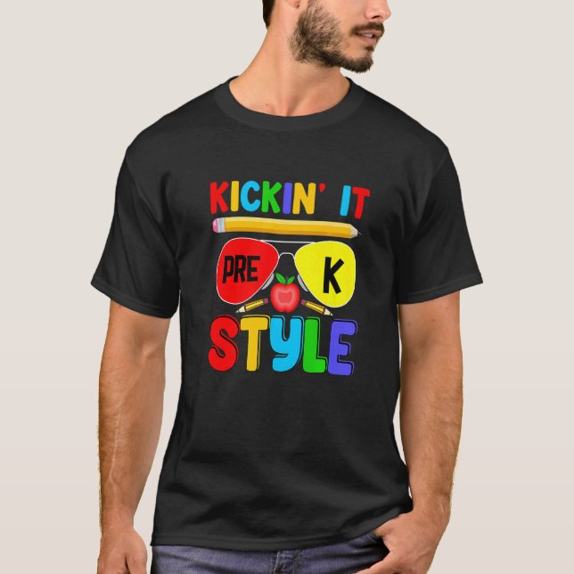 Camiseta Kickin it Pre K Style Back to School Teacher Kids  (Anverso)
