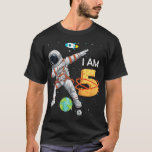 Camiseta Kids 5 Years Old Birthday Boy Astronaut Space 5th<br><div class="desc">Kids 5 Years Old Birthday Boy Astronaut Space 5th B-Day T-Shirt</div>