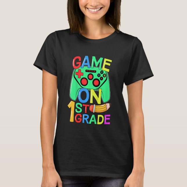 Camiseta Kids Back To School Video Gamer 1st Grade Game On  (Anverso)