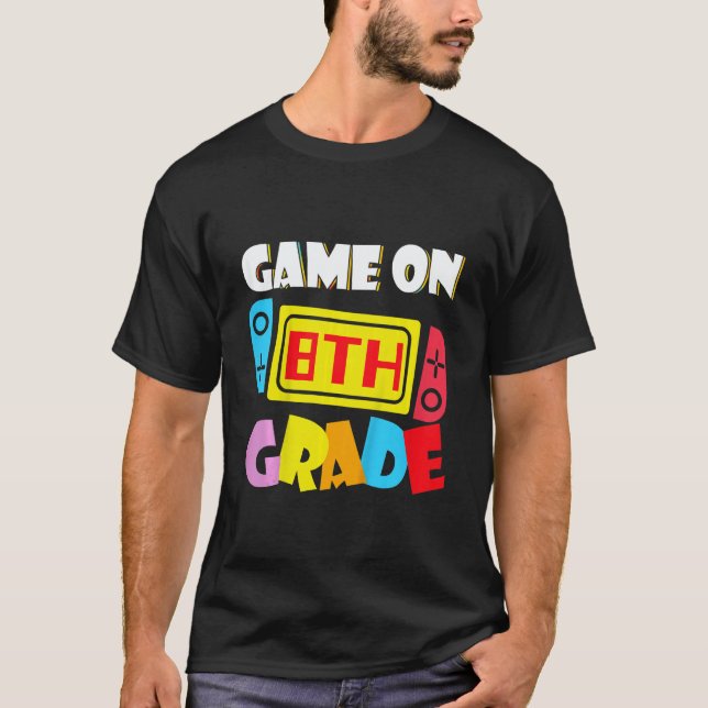 Camiseta Kids Game On 8th Grade Gaming First Day Back To Sc (Anverso)