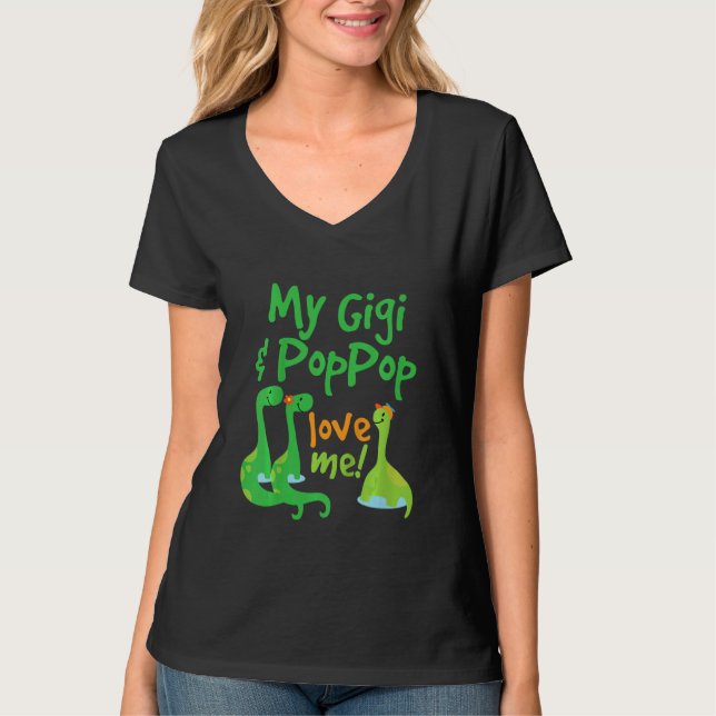 Camiseta Kids Gigi and PopPop Love Me Grandchild Dinosaur (Anverso)