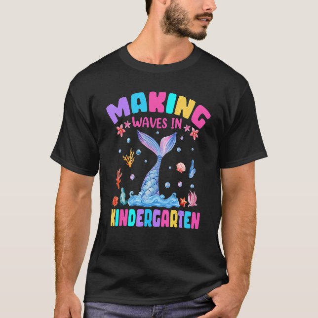 Camiseta Kids Making Magical Waves In Kindergarten Mermaid  (Anverso)