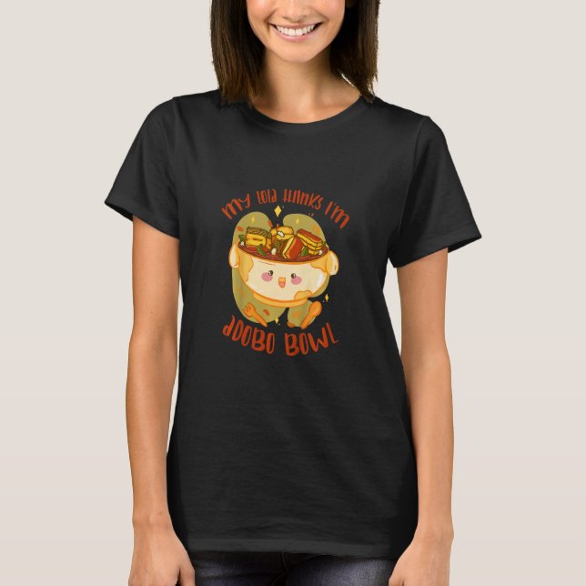 Camiseta Kids My Lola piensa que soy Adobo Bowl Filipino Ba (Anverso)