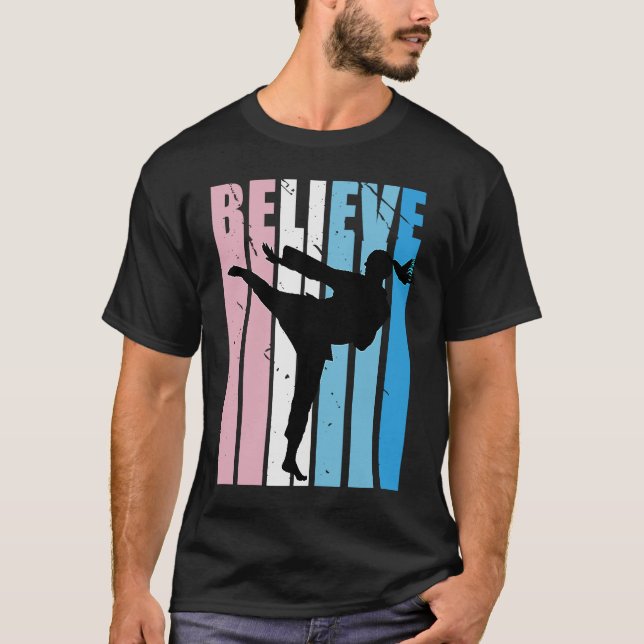 Camiseta Kids Retro Karate Motivational Believe Practice Th (Anverso)