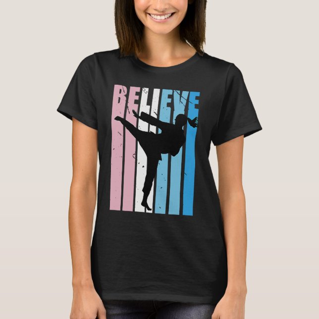 Camiseta Kids Retro Karate Motivational Believe Practice Th (Anverso)