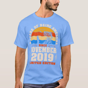 Camiseta Kids Retro November 2019 3 Year Old Fishing Lovers