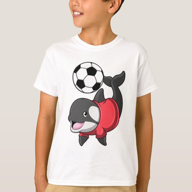 Camiseta Killerwhale como jugador de fútbol con fútbol (Anverso)
