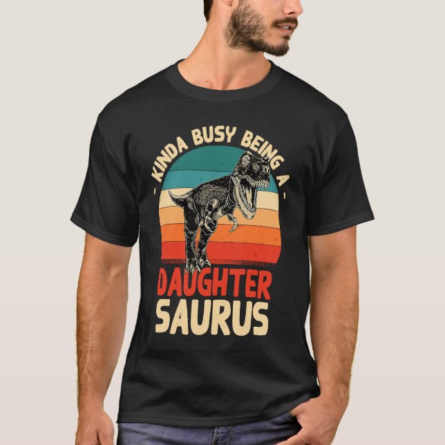 Camiseta Kinda Busy Being A Daughtersaurus  Daughter Humor  (Anverso)