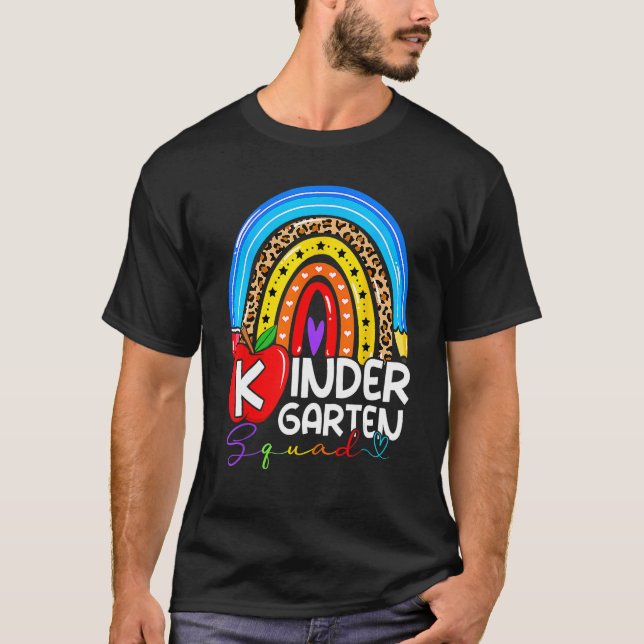 Camiseta Kindergarten Boho Rainbow Teacher Team Kinder Squa (Anverso)