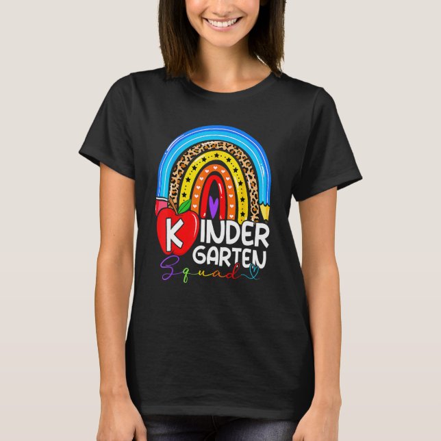 Camiseta Kindergarten Boho Rainbow Teacher Team Kinder Squa (Anverso)