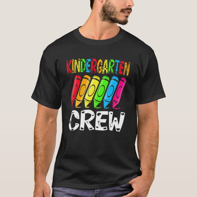 Camiseta Kindergarten Crew Back To School Crayon Teacher St (Anverso)