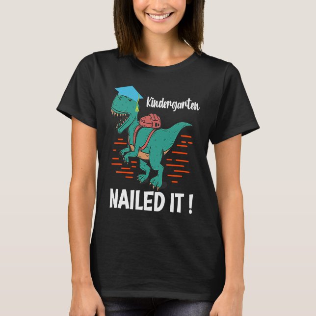 Camiseta Kindergarten has made it a mother dinosaur graduat (Anverso)