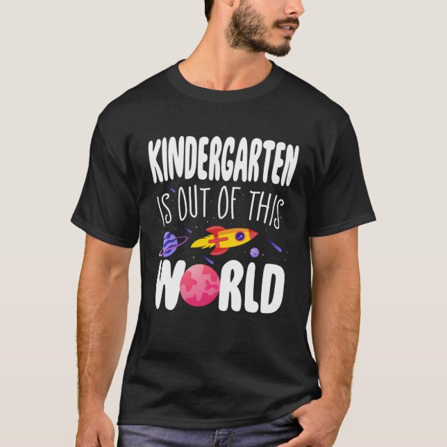 Camiseta Kindergarten is Out of This World Teacher Apprecia (Anverso)