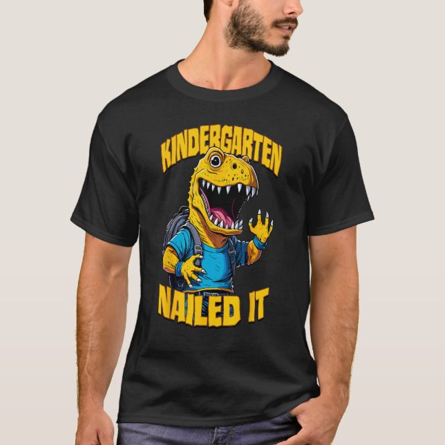 Camiseta Kindergarten Nailed It Rex  Happy Dinosaur Graduat (Anverso)