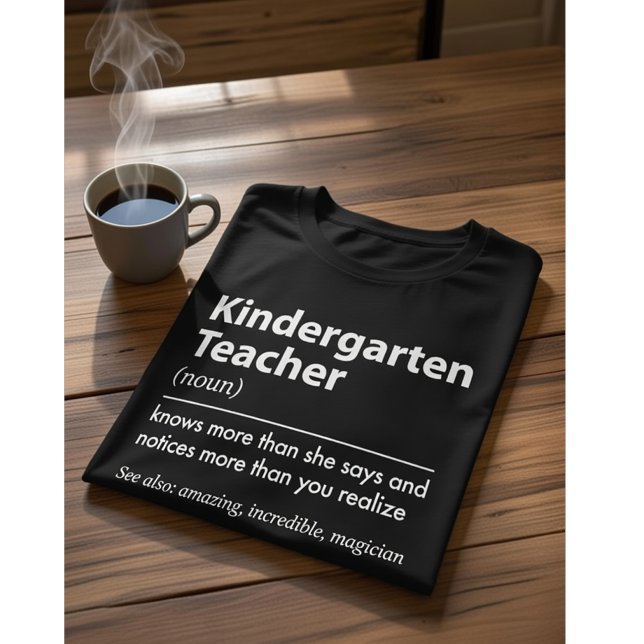 Camiseta Kindergarten Teacher Definition Knows More , Funny (Subido por el creador)