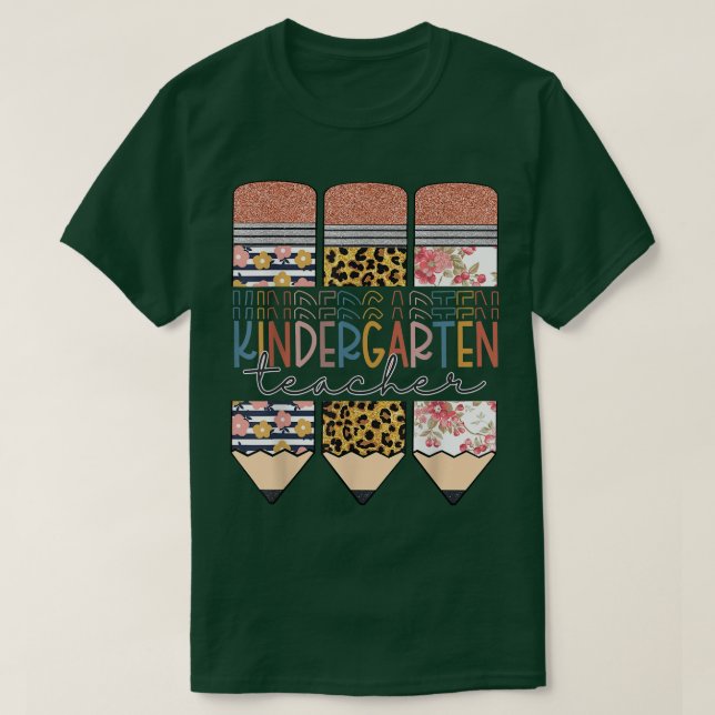 Camiseta Kindergarten Teacher Funny Leopard Pencil Back To  (Diseño del anverso)