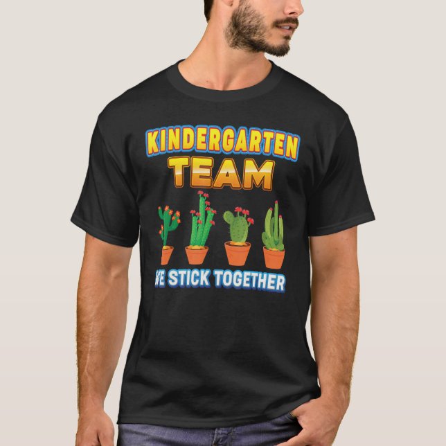 Camiseta Kindergarten Team We Stick Together Back To School (Anverso)