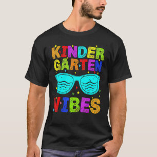 Camiseta Kindergarten Vibes First Day Back To School Teache