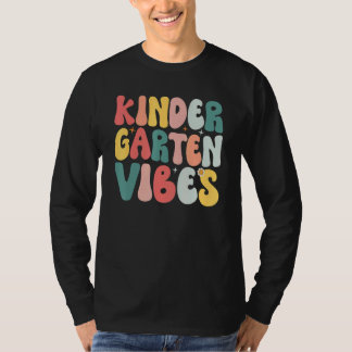 Camiseta Kindergarten Vibes Retro Back to School Teacher Wo