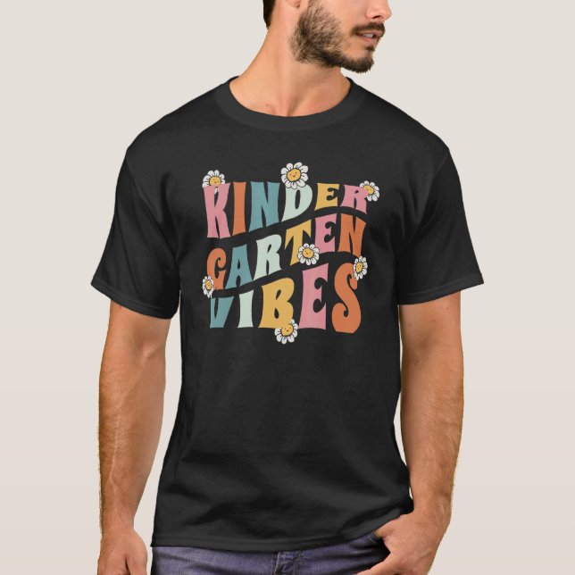 Camiseta Kindergarten Vibes Teacher and Student First Day o (Anverso)