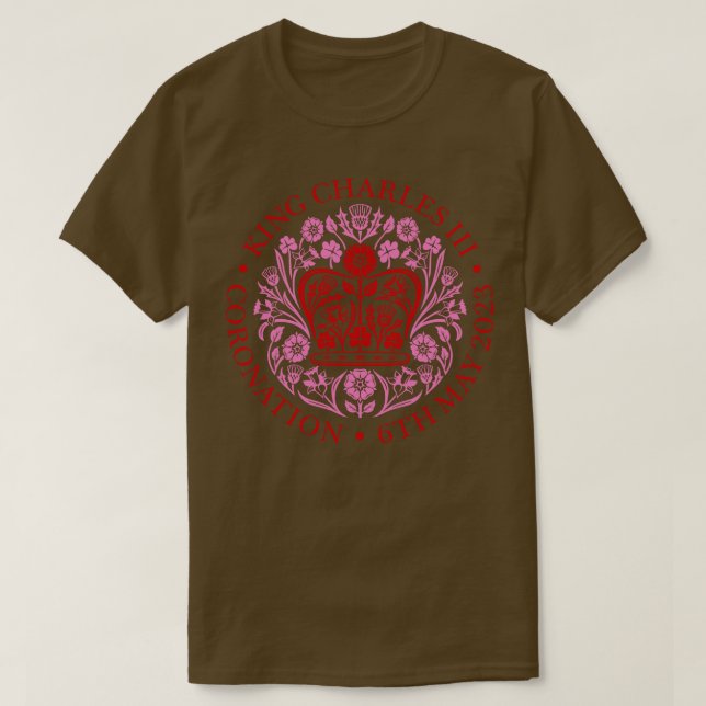 CAMISETA KING CHARLES III CORONACIÓN ROSA (Diseño del anverso)