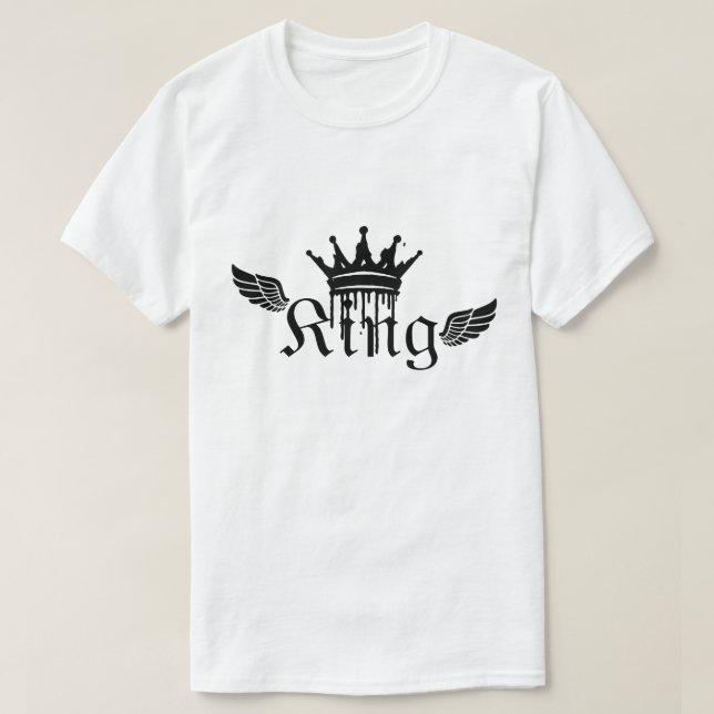 Camiseta King Crown Wings – Gothic King Typography Design (Diseño del anverso)