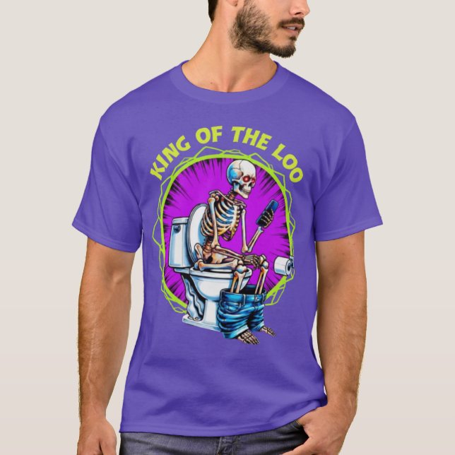 Camiseta KING OF THE LOO – Funny Skeleton on Toilet Graphic (Anverso)