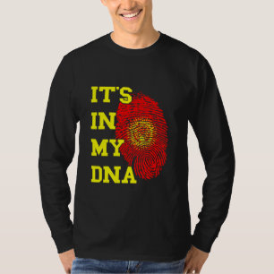 Camiseta Kirguistán está en mi ADN Kirguiso causa resurrecc