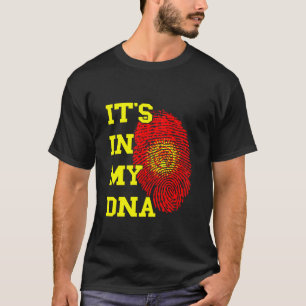 Camiseta Kirguistán Está En Mi ADN Raíces Kirguisas Repúbli