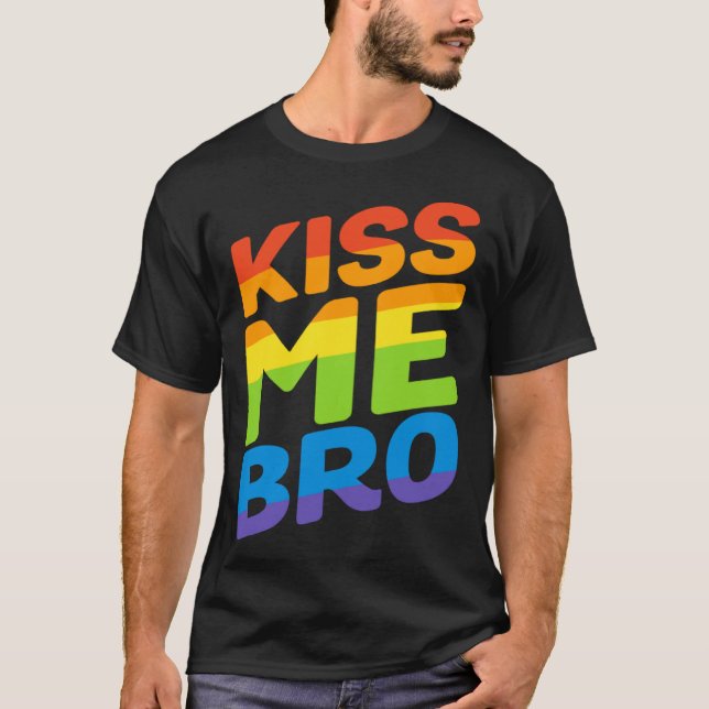Camiseta Kiss Me Bro Rainbow Flag  Gay Pride LGBT (Anverso)