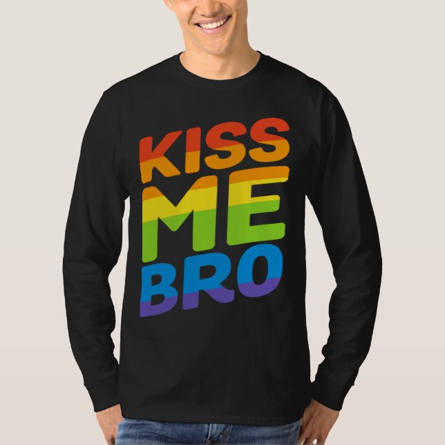 Camiseta Kiss Me Bro Rainbow Flag  Gay Pride LGBT (Anverso)