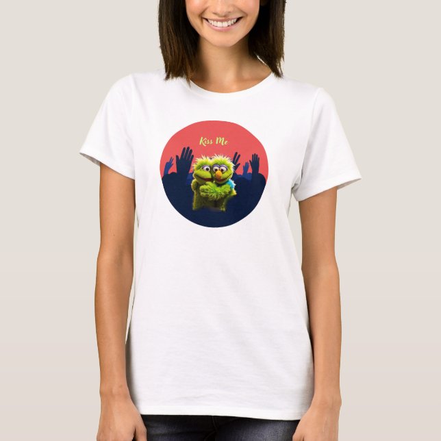 Camiseta Kiss Me Cute Green Puppets Love Design (Anverso)