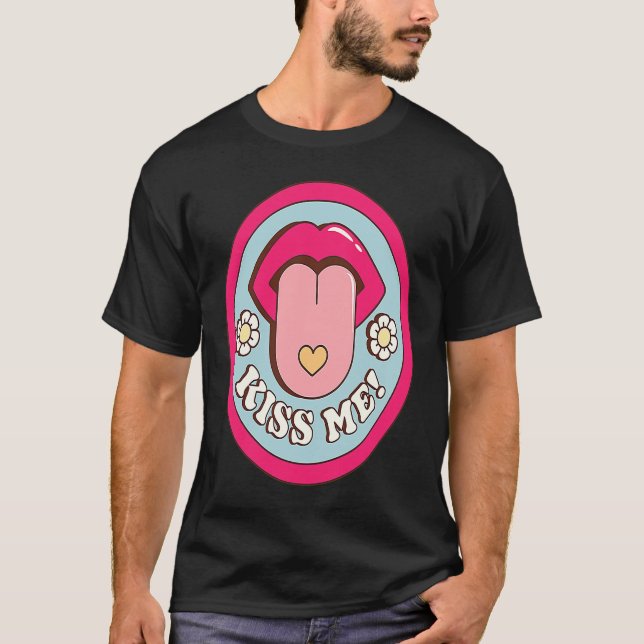 Camiseta Kiss Me Flower Tongue Out  Valentines Day Womens M (Anverso)