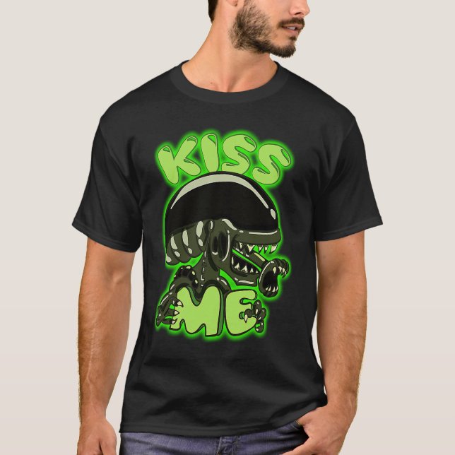 Camiseta Kiss Me Funny UFO Alien Science Fiction (Anverso)