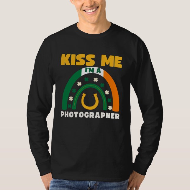 Camiseta Kiss Me I m A Photographer St Patricks Day Puns Ir (Anverso)