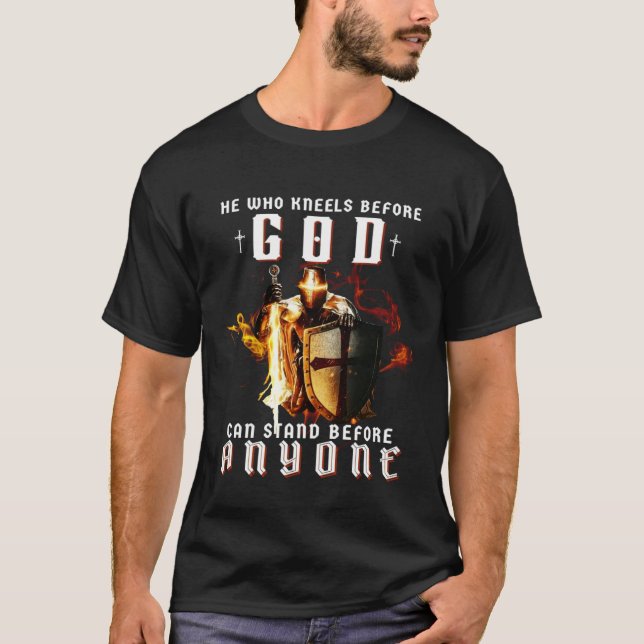 Camiseta Knight Templar Christian He Who Kneels Before God  (Anverso)