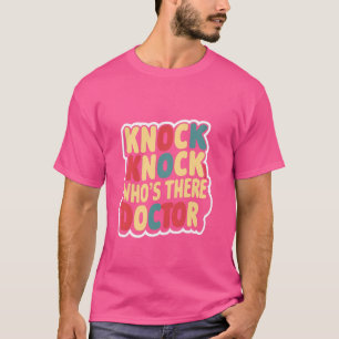 Camiseta Knock Knock quien está allí Médico _—
