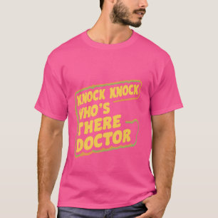 Camiseta Knock Knock quien está allí Médico _—