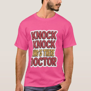 Camiseta Knock Knock quien está allí Médico _-