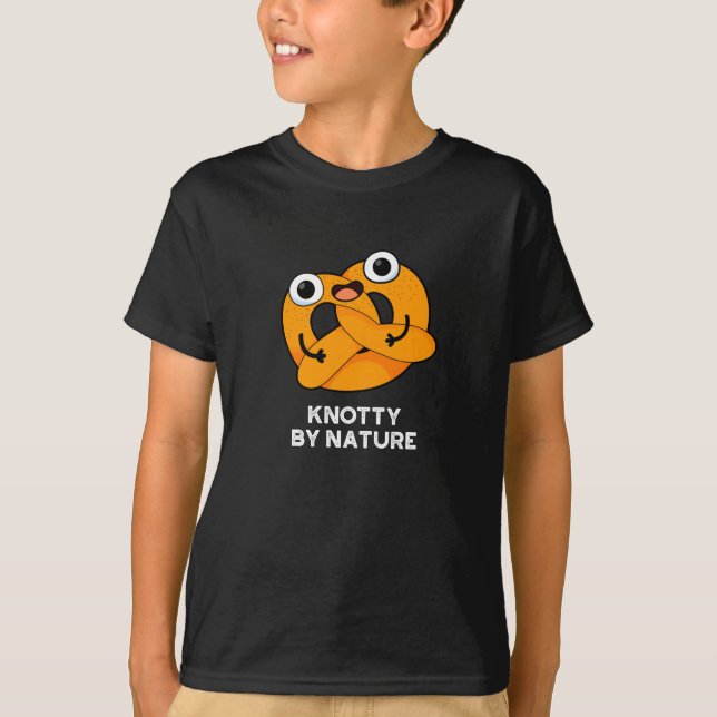Camiseta Knotty Por Naturaleza Funny Pretzel Pun Dark BG (Anverso)