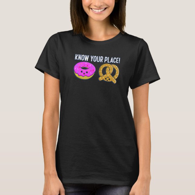 Camiseta Know Your Place Donut And Pretzels Baking Pretzel  (Anverso)